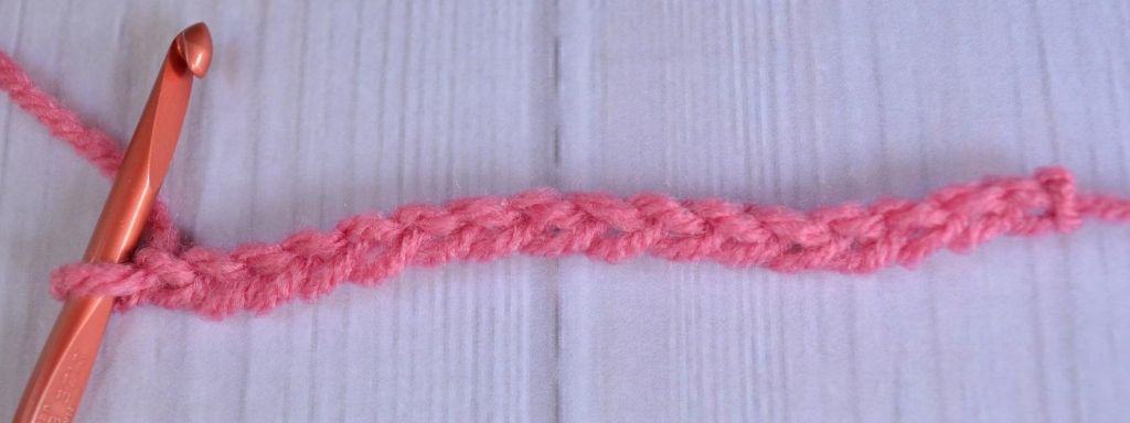 Crochet foundation chain made of pink yarn