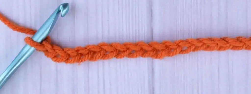 Foundation chain for left-handed crocheters learning to make the treble crochet stitch