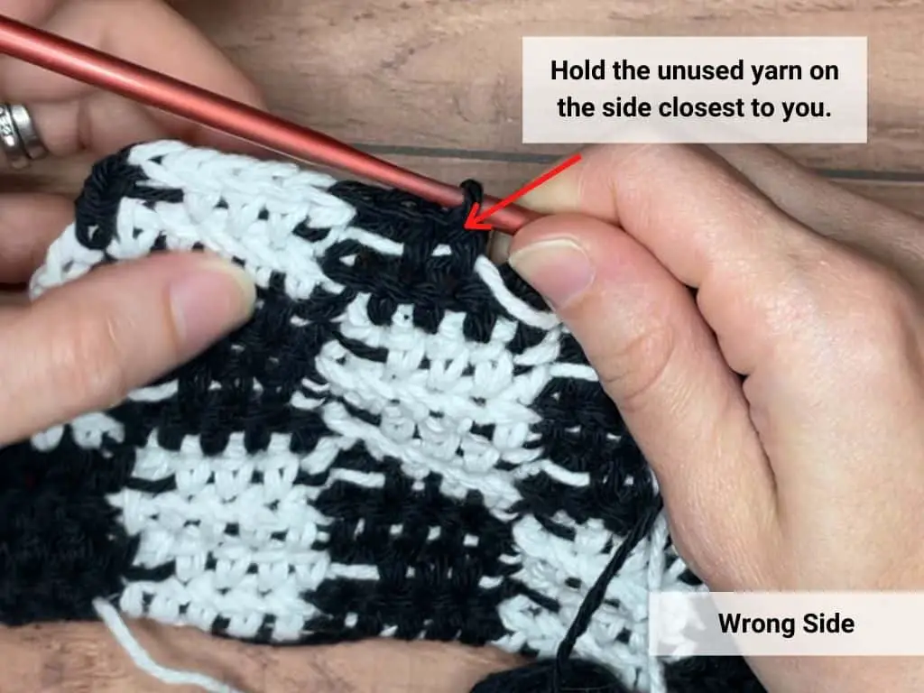 Close up of the wrong side of the checkered flag to see how unused yarn is carried